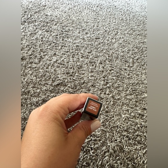 bareMinerals Original Liquid Mineral Concealer Dark/Deep 5.5C 6ml - Picture 7 of 8